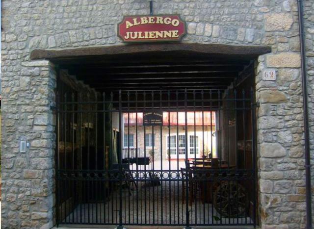 Albergo Julienne Arba Bagian luar foto
