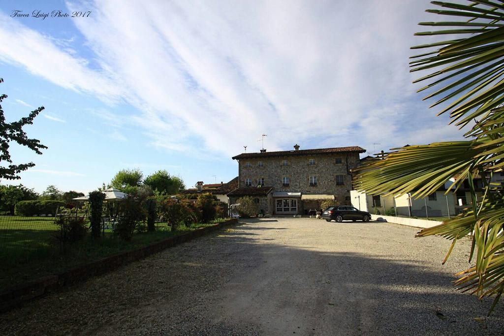 Albergo Julienne Arba Bagian luar foto